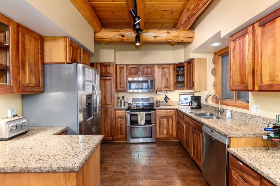 Kitchen, fully furnished with all your cooking needs.