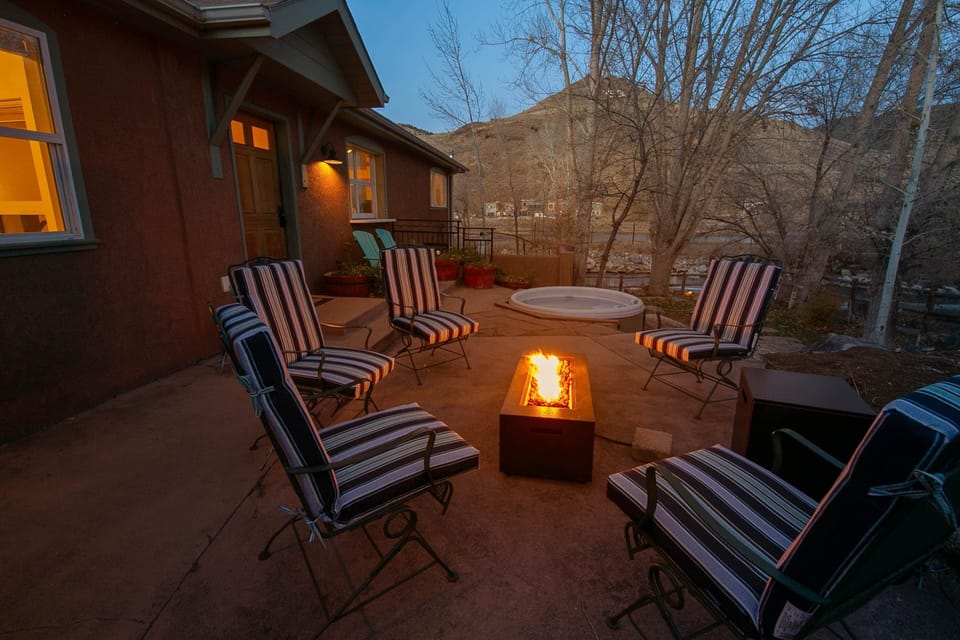 Private & peaceful courtyard with a gas fire pit, hot tub overlooking the Arkansas River. 