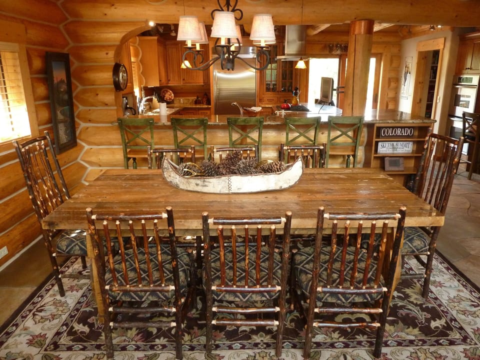 Dining Room & Kitchen Bar