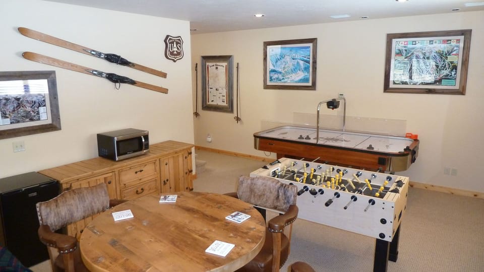 Fun & Games await in the Entertainment Room.
