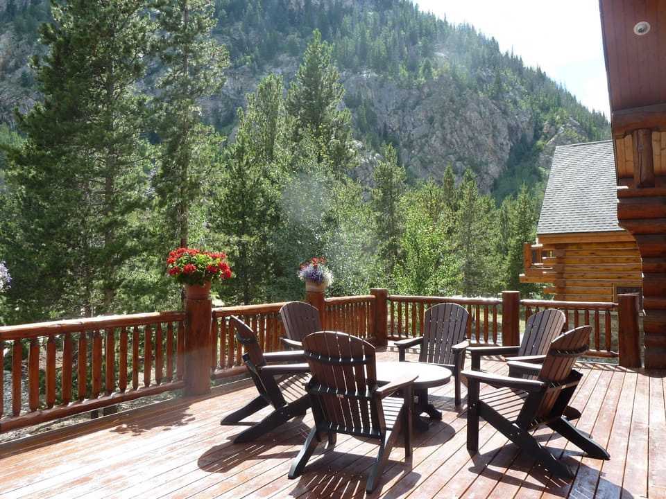 Front Deck with views of Mt. Royal.