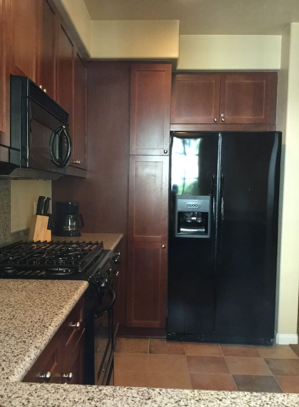 Immaculate Gourmet Chef's Kitchen - Fully Stocked With High-Quality Kitchenware!