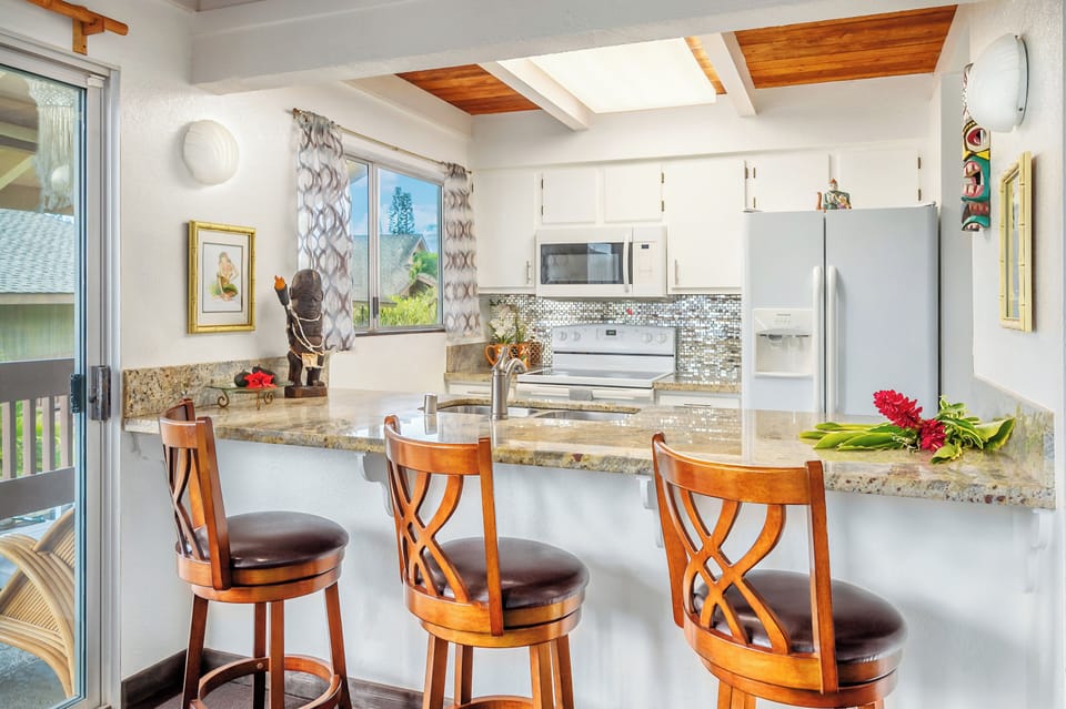 FULL KITCHEN WITH BAR SEATING