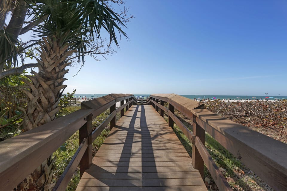 Walkway to beach 