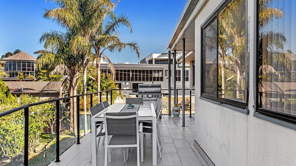 Rear Dining area w BBQ