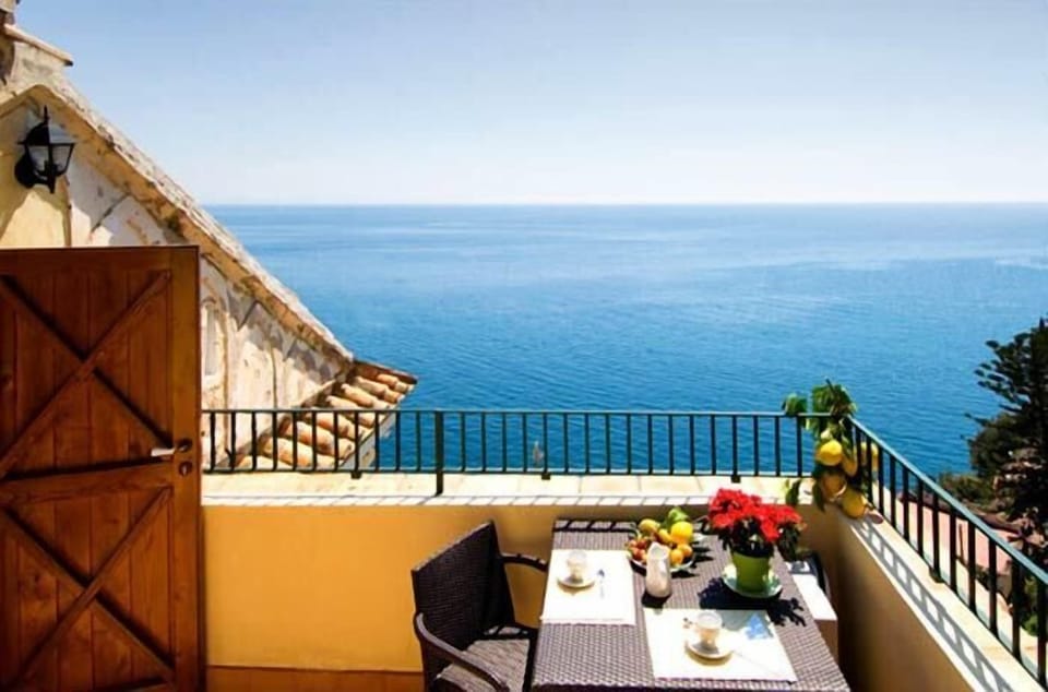 The private terrace of the third bedroom 