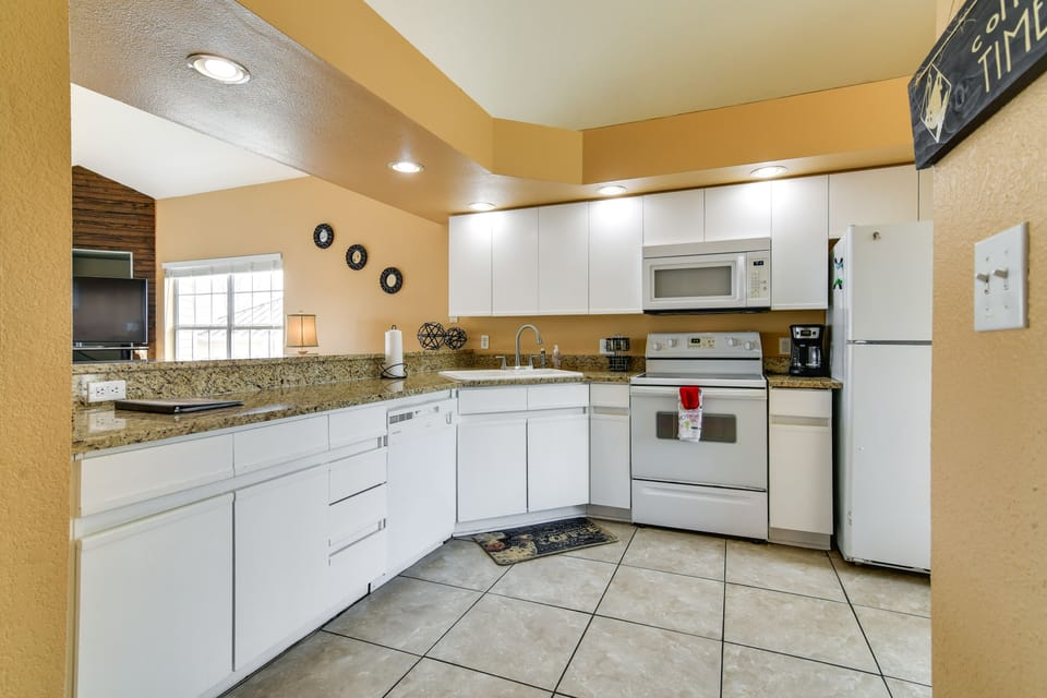 Kitchen | Toaster | Trash Bags & Paper Towels