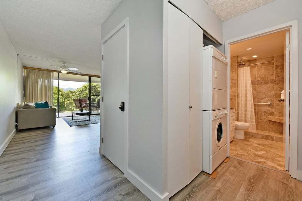 Entry hallway with in‑unit washer and dryer for added convenience.