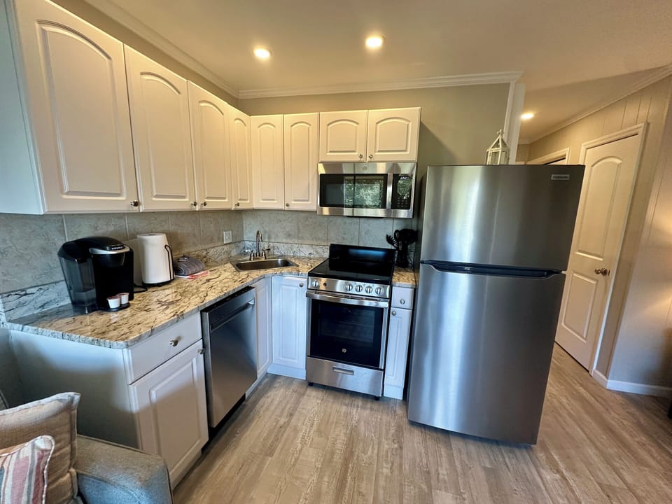 Kitchen - Beautiful stainless steel appliances
Everything needed for cooking meals