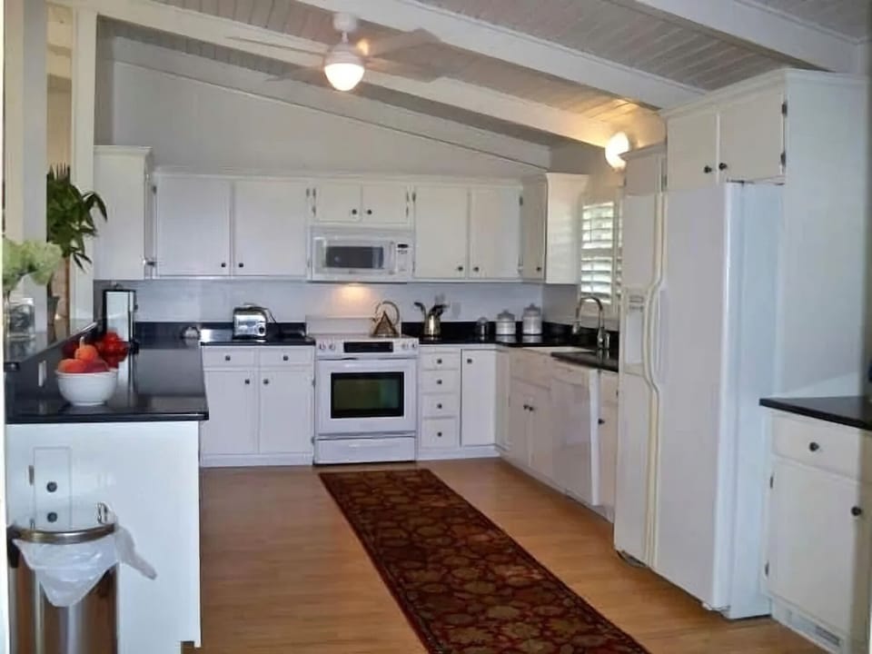 Huge kitchen for cooking with family and friends