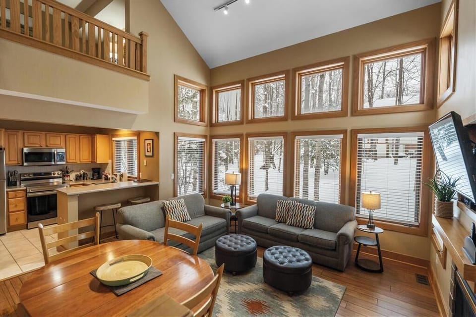 Up North Lodge - Comfortable for all your family and friends with many recent updates