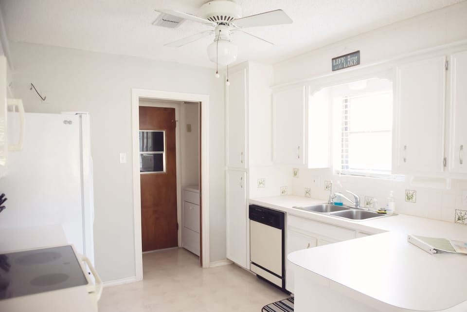Stocked Kitchen and Laundry Room with clothes washer and dryer!