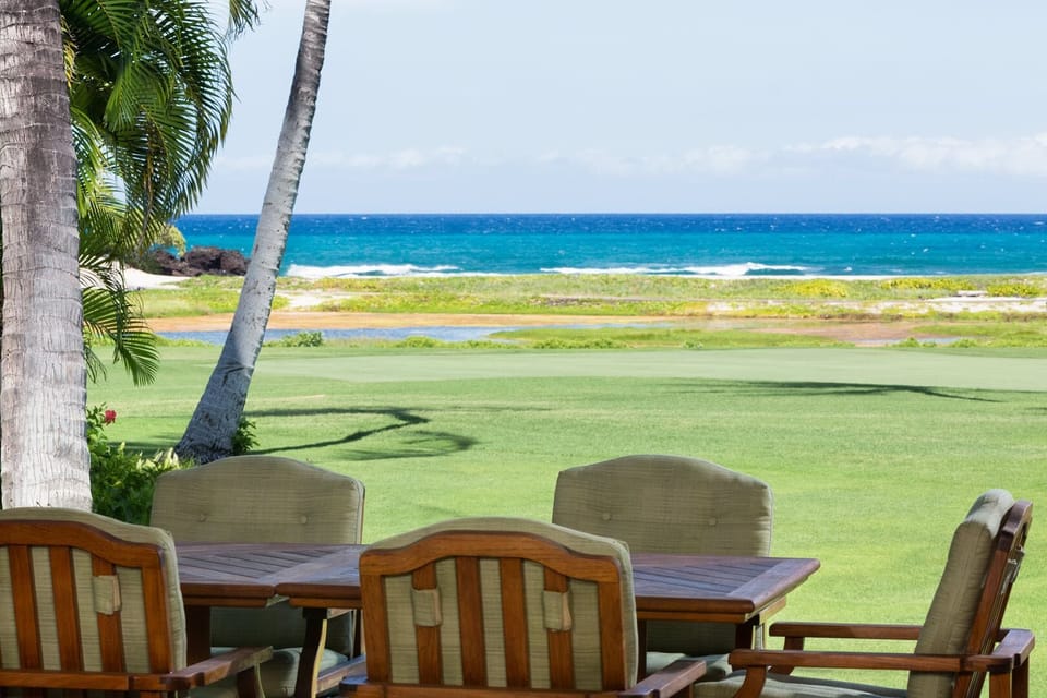 Lanai dining with view