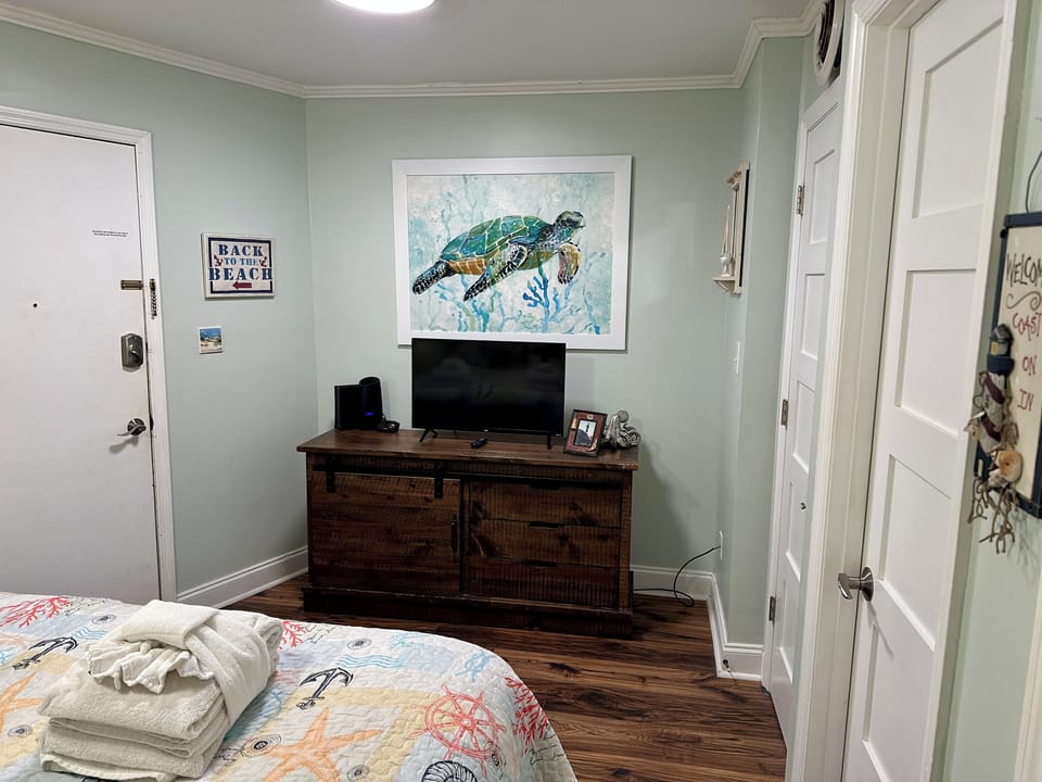 Bedroom - 32" smart tv
