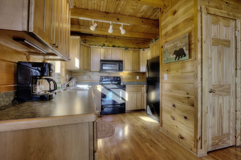 Full Kitchen - Whip up great meals for the family!