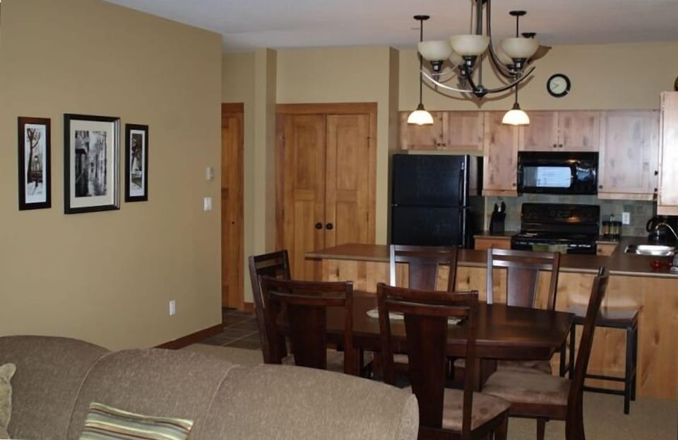 Kitchen/Dining room area...  