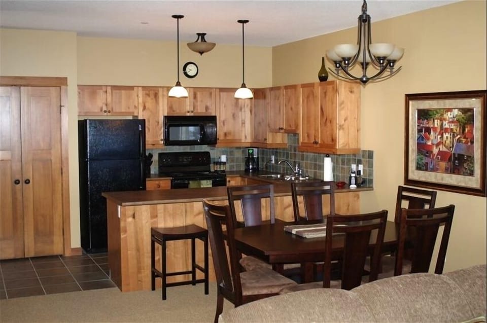 Kitchen & Dining Room