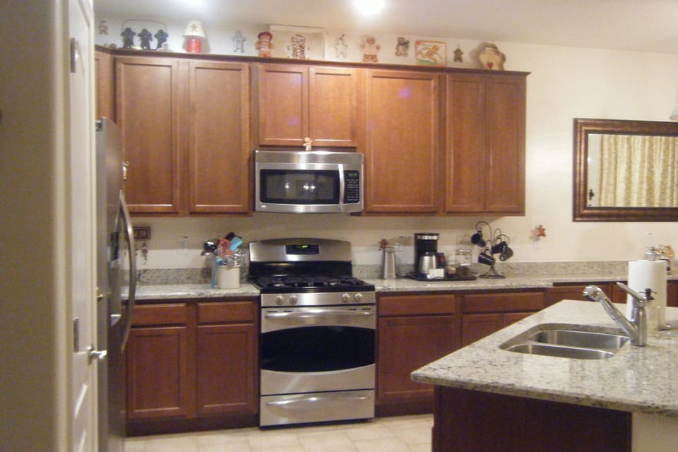 WELL equipped kitchen. 