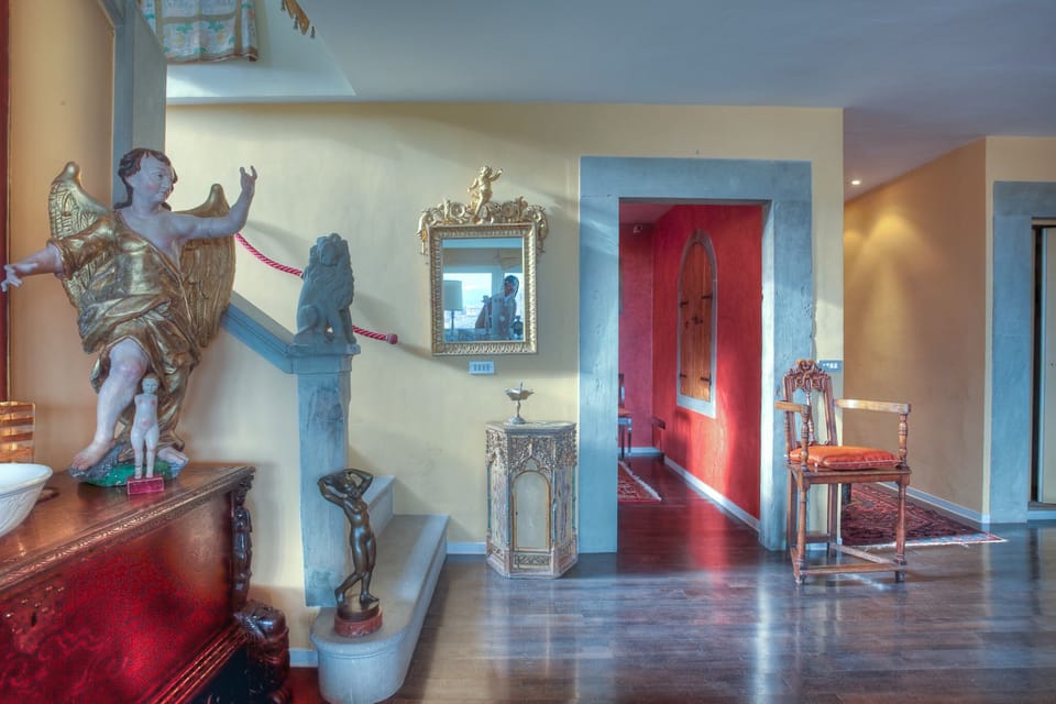 stairs to upper bedroom