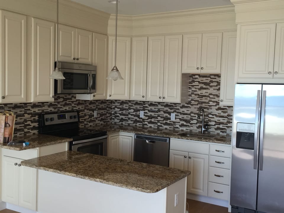 Fully-Equipped Kitchen: Stainless steel appliances and granite countertops. 