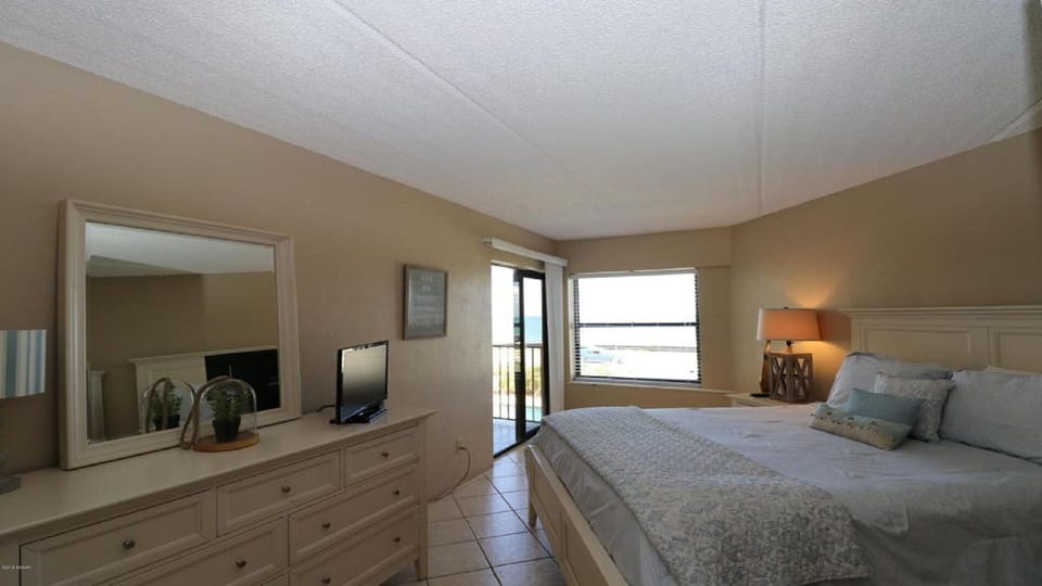 See how spacious the queen oceanfront bedroom is.  Direct access to balcony.  