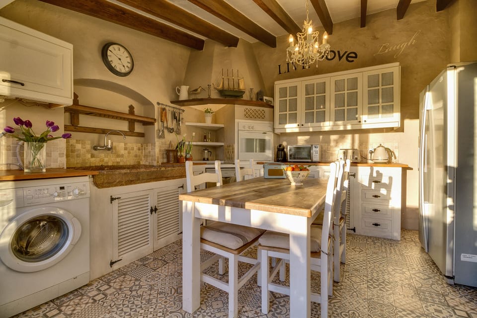 Bright kitchen diner