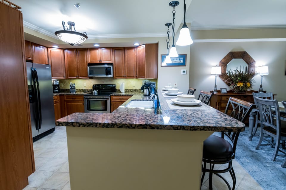 Kitchen with 3 bar stools. Fully equipped to eat all meals