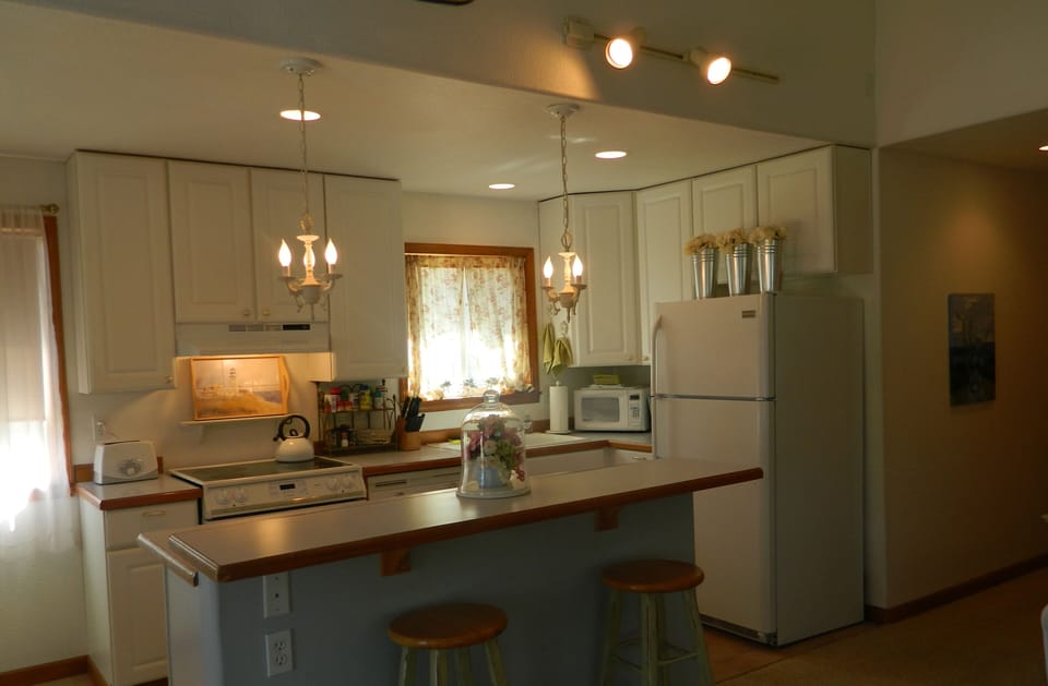 light and bright kitchen 