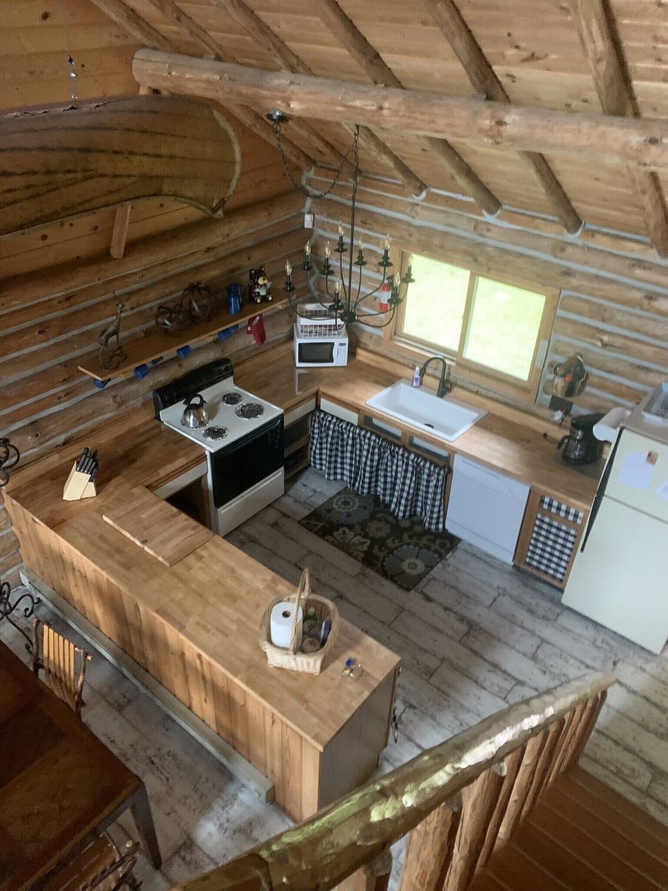 Large, fully equipped kitchen.