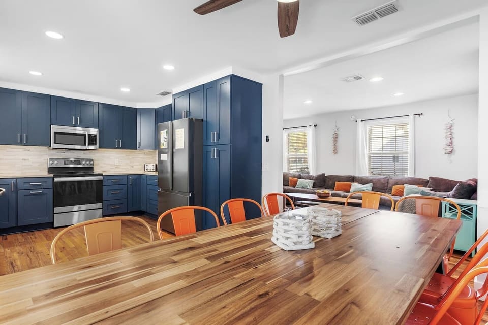 Open Space Kitchen, Dining, Living
Great For Entertaining 
