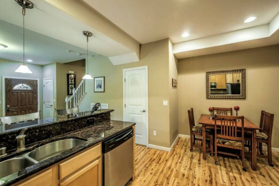 Main door kitchen w/ dining area