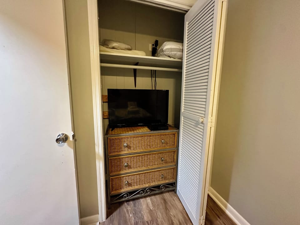 Bedroom - 45" smart tv