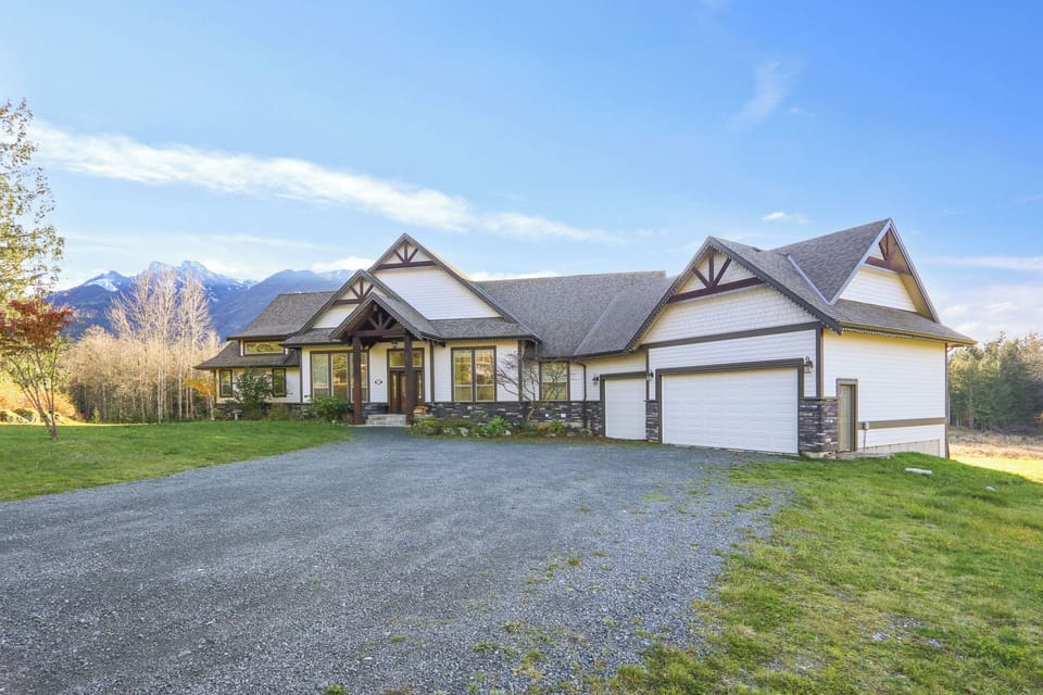 Massive Front Yard and Driveway with parking for 20+ cars.