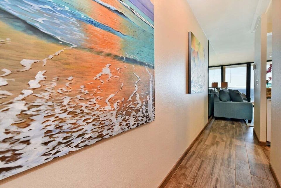 Mahana 1113 hallway 1