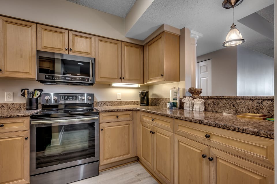 Full kitchen
