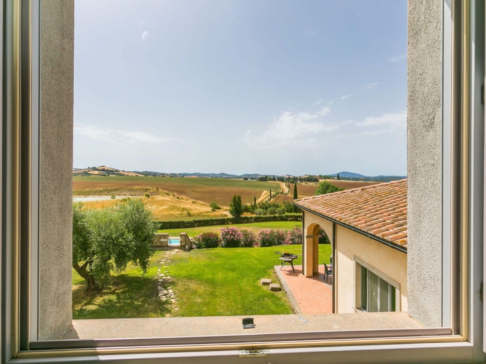 Cloud, Sky, Window, Building, Plant, Azure, Land Lot, Rectangle, Shade