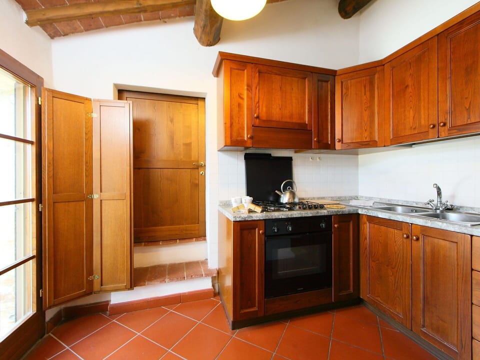Countertop, Cabinetry, Room, Furniture, Kitchen, Property, Building, Interior Design, Ceiling, House