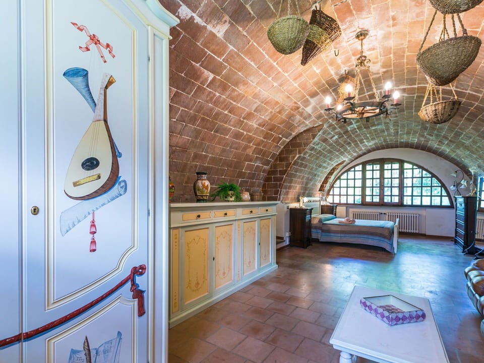 Property, Furniture, Building, Interior Design, Cabinetry, Architecture, Wood, Flooring, Floor, Wall