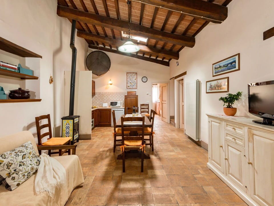 Room, Property, Building, Ceiling, Interior Design, Furniture, House, Beam, Floor, Real Estate