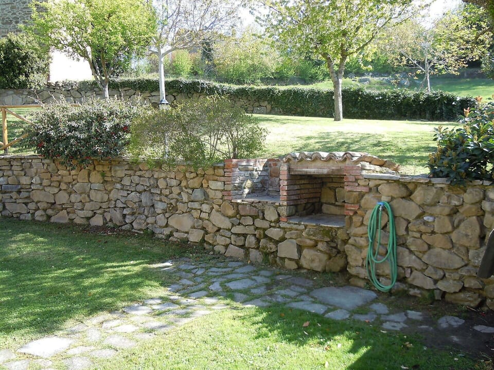 Wall, Stone Wall, Grass, Property, Tree, Garden, Lawn, Brickwork, House, Yard