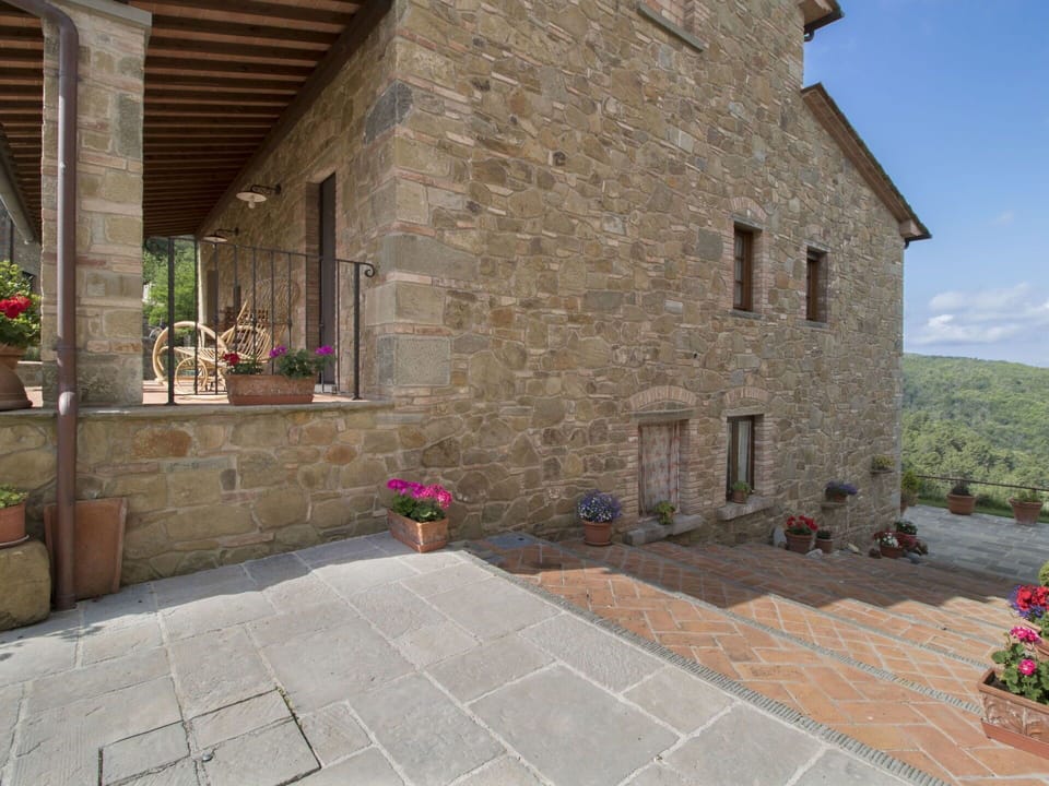 Property, Building, Wall, House, Flagstone, Architecture, Room, Flooring, Home, Facade
