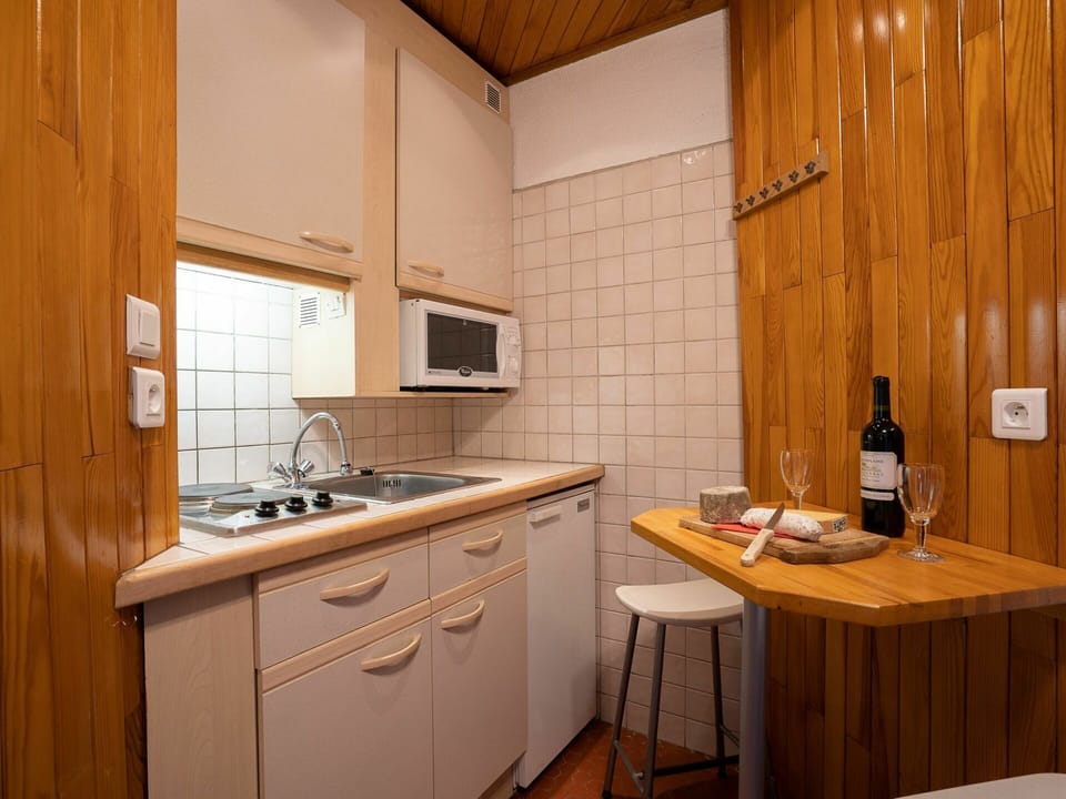 Cabinetry, Furniture, Kitchen Sink, Building, Countertop, Sink, Wood, Bottle, Kitchen Appliance, Kitchen