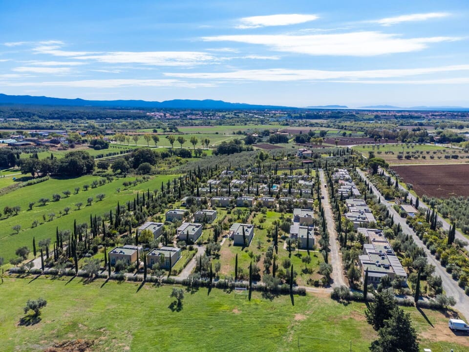 Cloud, Sky, Plant, Natural Landscape, Tree, Land Lot, Urban Design, Plain, Grassland, Landscape