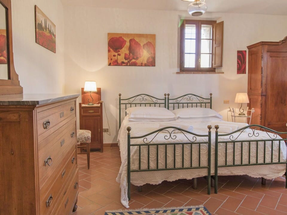 Furniture, Bed, Room, Bedroom, Property, Bed Frame, Floor, Product, Bed Sheet, Interior Design