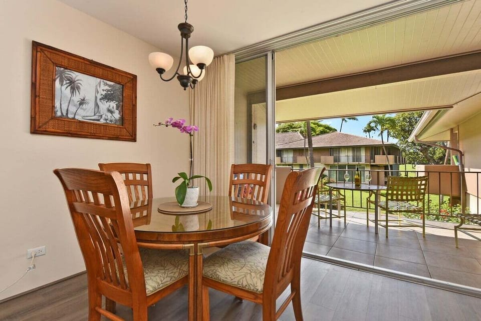 Enjoy your favorite food at 4 seater round dining table