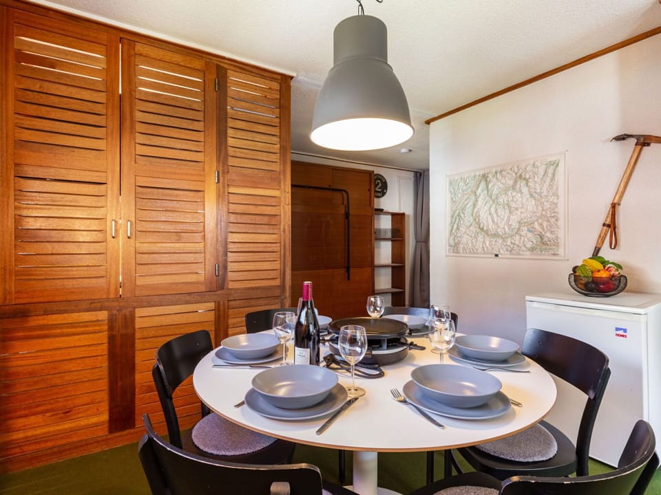 Table, Furniture, Property, Dishware, Chair, Wood, Tableware, Lighting, Interior Design, Building