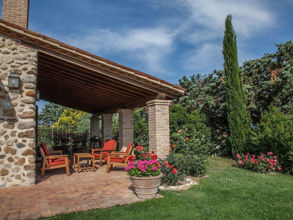 Property, House, Yard, Real Estate, Building, Garden, Backyard, Home, Residential Area, Landscaping