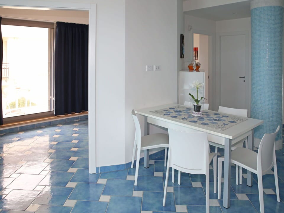Room, Property, Furniture, Floor, Building, Interior Design, Table, House, Tile, Dining Room