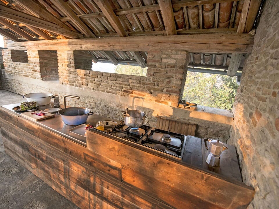 Countertop, Tableware, Wood, Building, Interior Design, Cabinetry, Beam, Brickwork, Kitchen, Floor