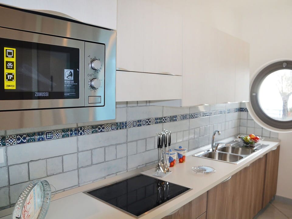 Property, Room, Countertop, Cabinetry, Kitchen, Furniture, Tile, Interior Design, Building, Material Property